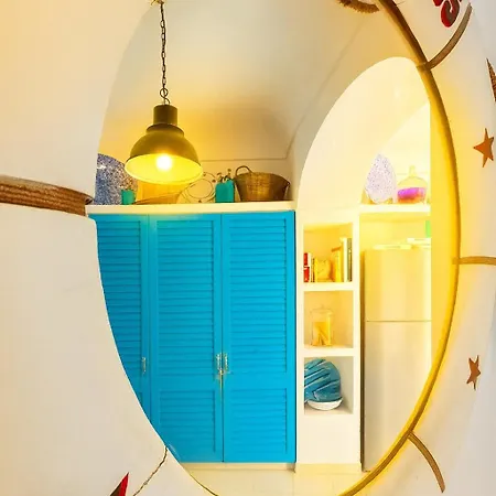 Azzurra Βίλα *